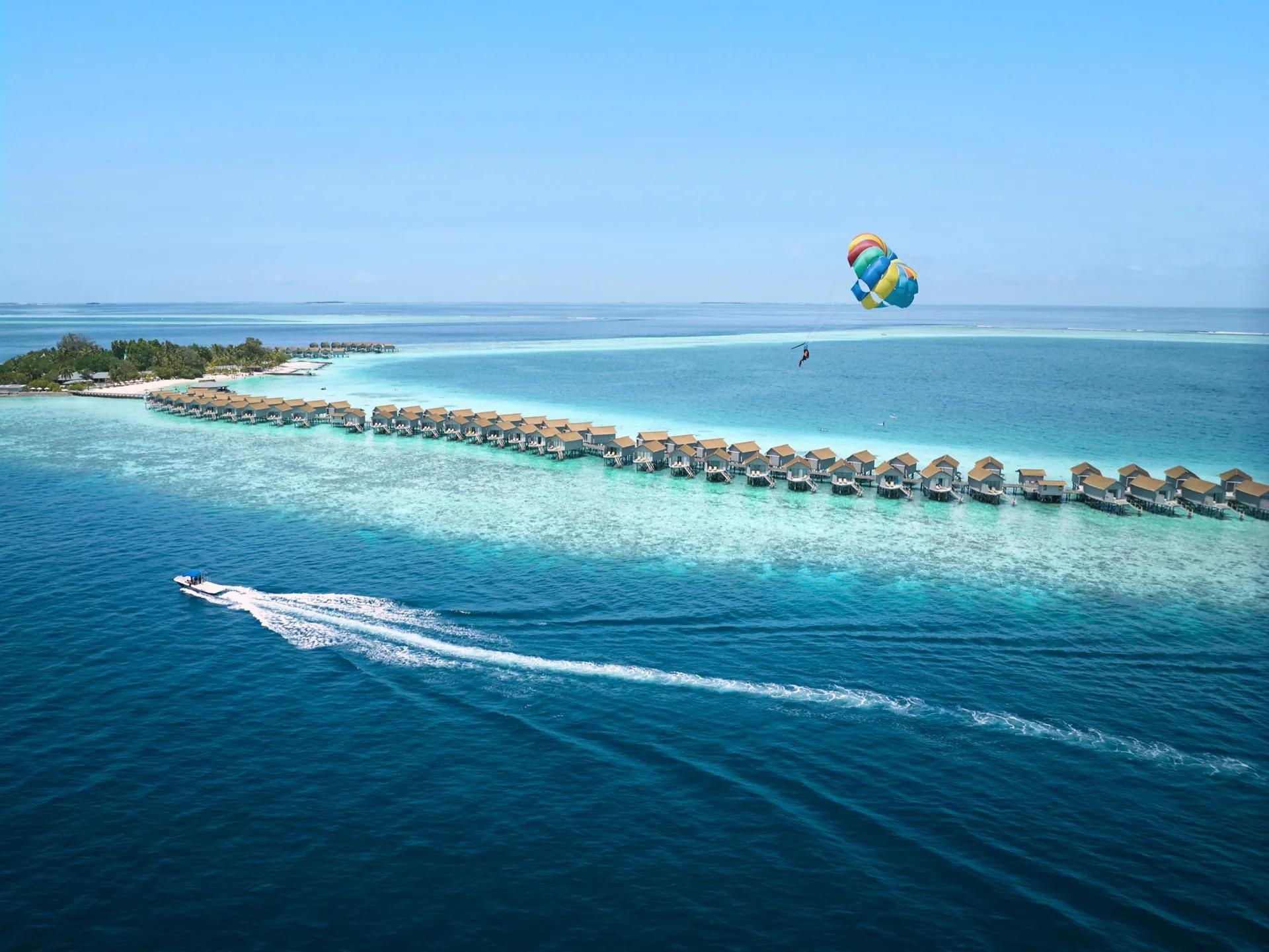 Ville sull'acqua e attività acquatiche al Centara Ras Fushi Resort & Spa Maldives