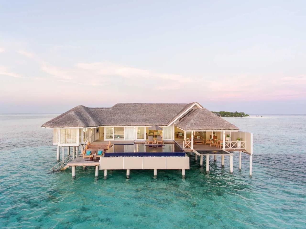 Villa Lux* con terrazza e piscina privata sul mare al LUX* South Ari Atoll.