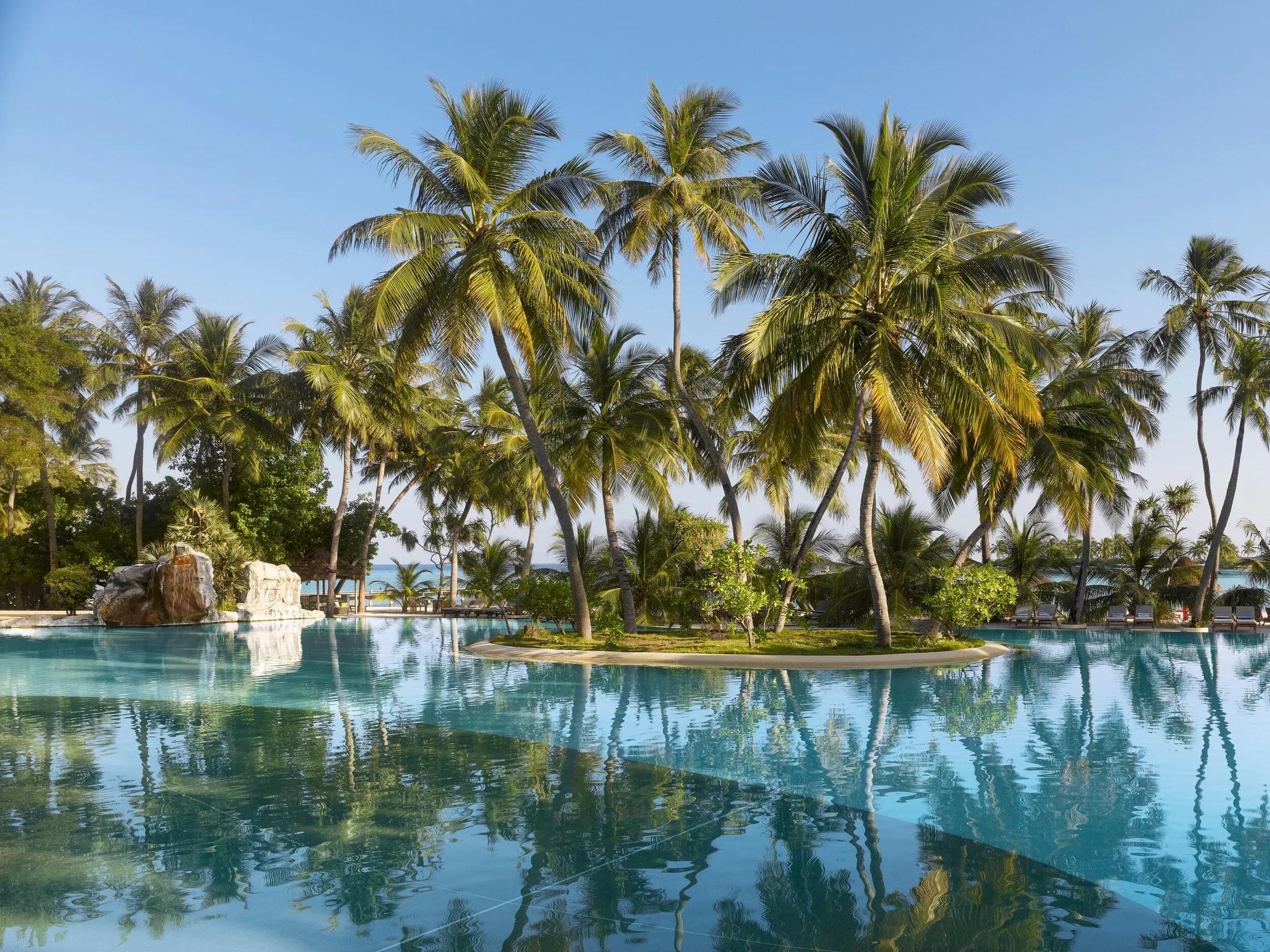 Villa Park Sun Island Resort & Spa