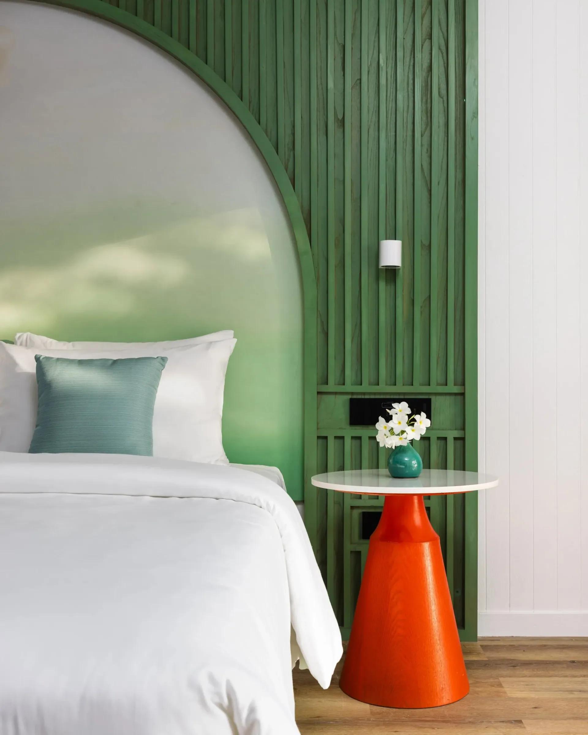 Interno della Two Bedroom Family Beach Villa con letto e tavolino al Villa Park Sun Island Resort & Spa.